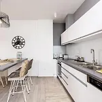 בית נופש Kristin's Maisonette - Roof Terrace & Sauna העיירה רתימנו