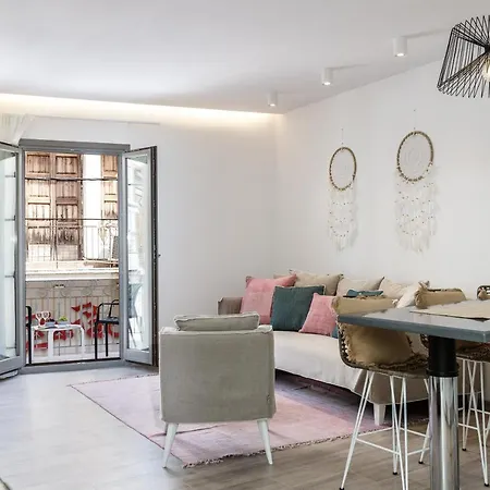 Kristin's Maisonette - Roof Terrace & Sauna 펜션 레팀노