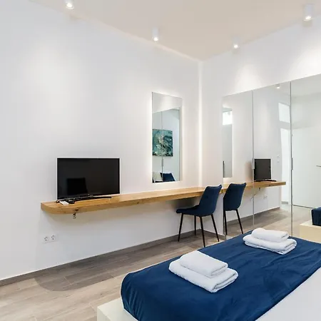 Tatil Evi Kristin's Maisonette - Roof Terrace & Sauna