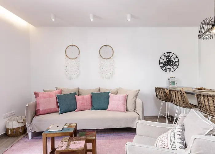 Kristin's Maisonette - Roof Terrace & Sauna Tatil Evi *