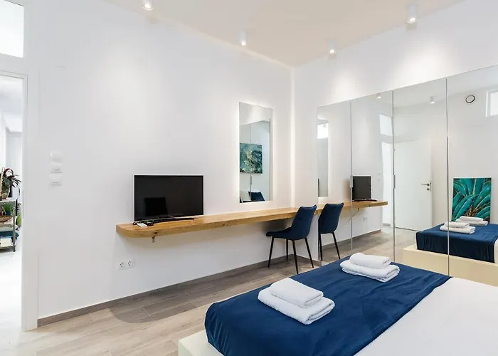 Tatil Evi Kristin's Maisonette - Roof Terrace & Sauna